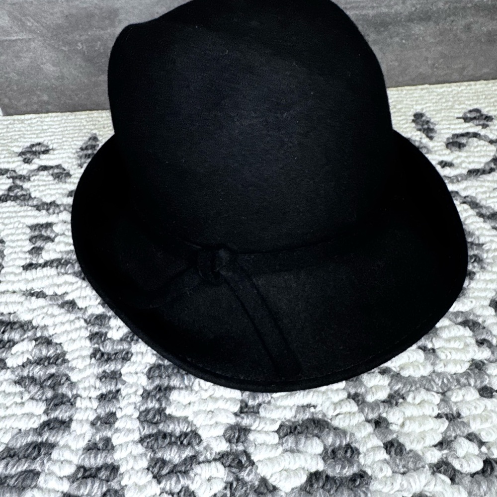 Alessandra Bacci Firenze 100% wool cloche hat